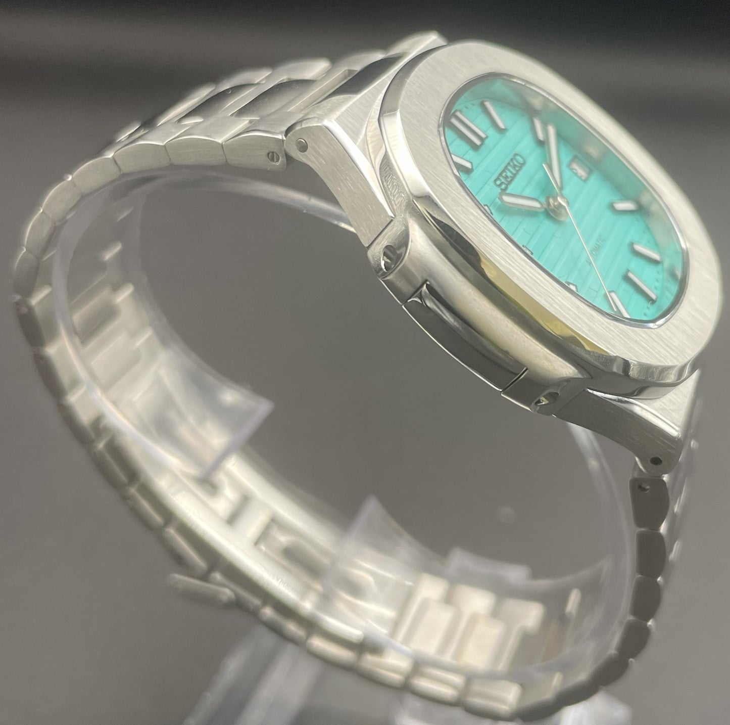 "Aqua Date" Blaue Uhr